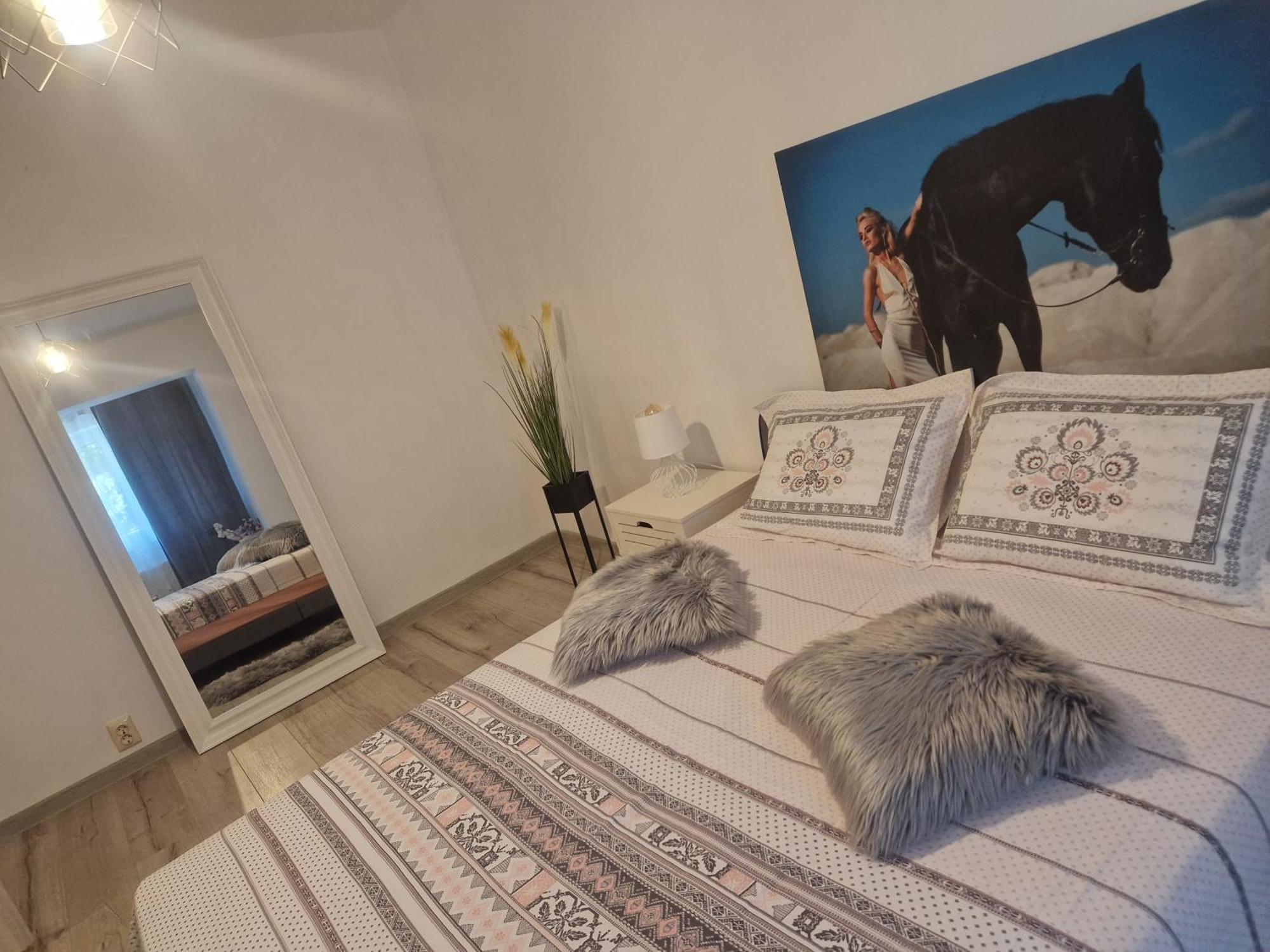 Apartament De Lux ไกรโอวา ภายนอก รูปภาพ