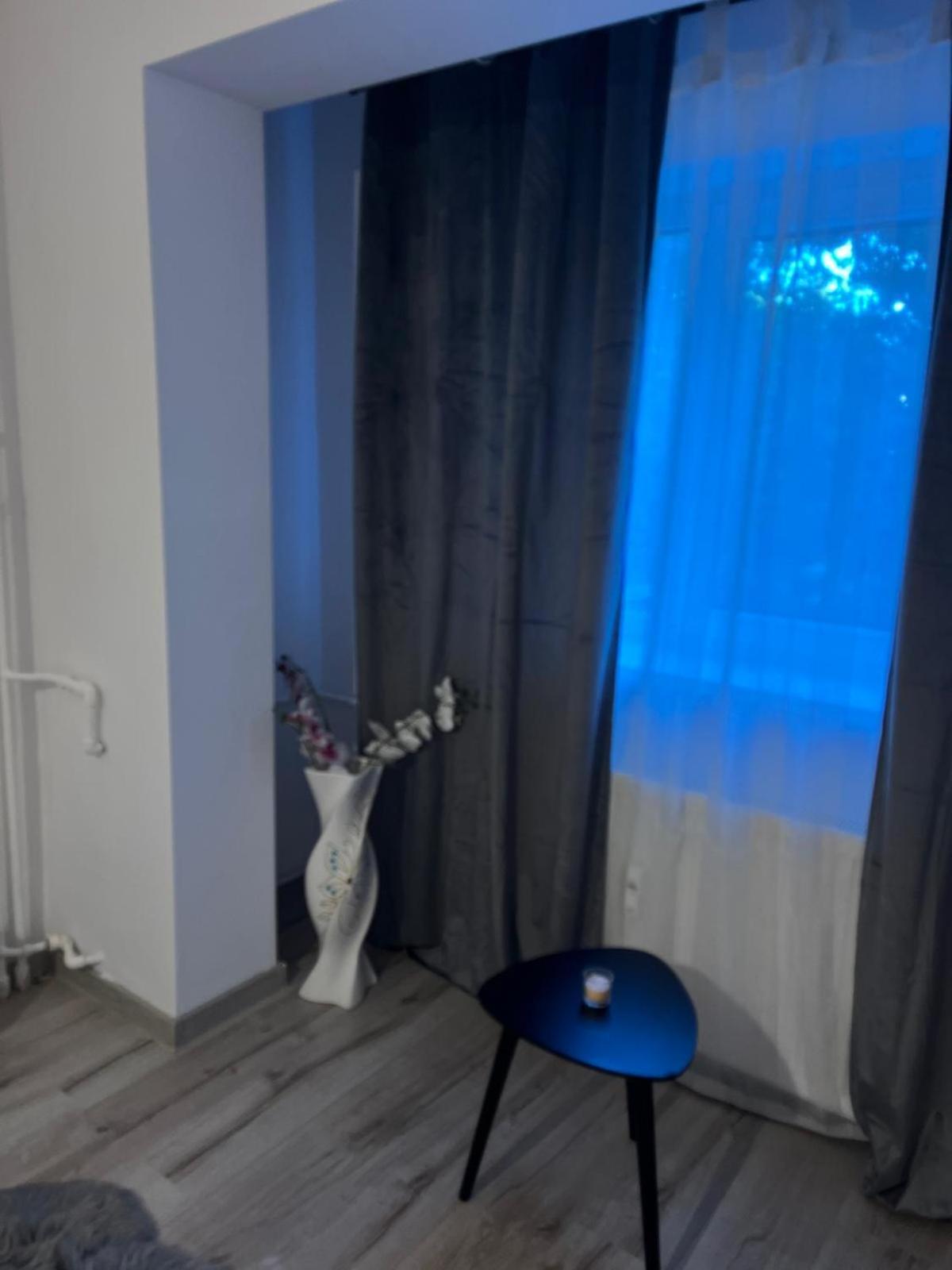 Apartament De Lux ไกรโอวา ภายนอก รูปภาพ
