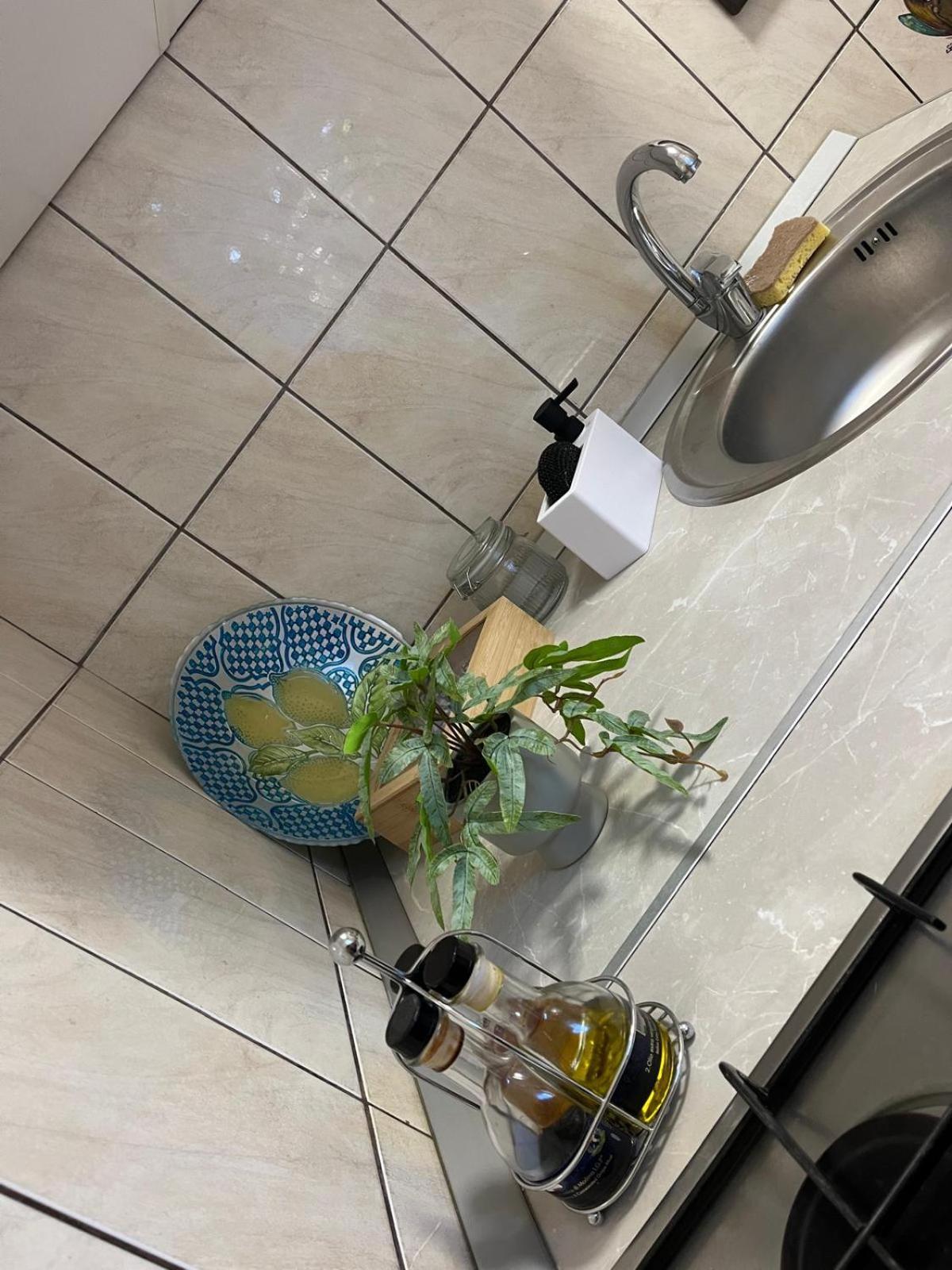 Apartament De Lux ไกรโอวา ภายนอก รูปภาพ