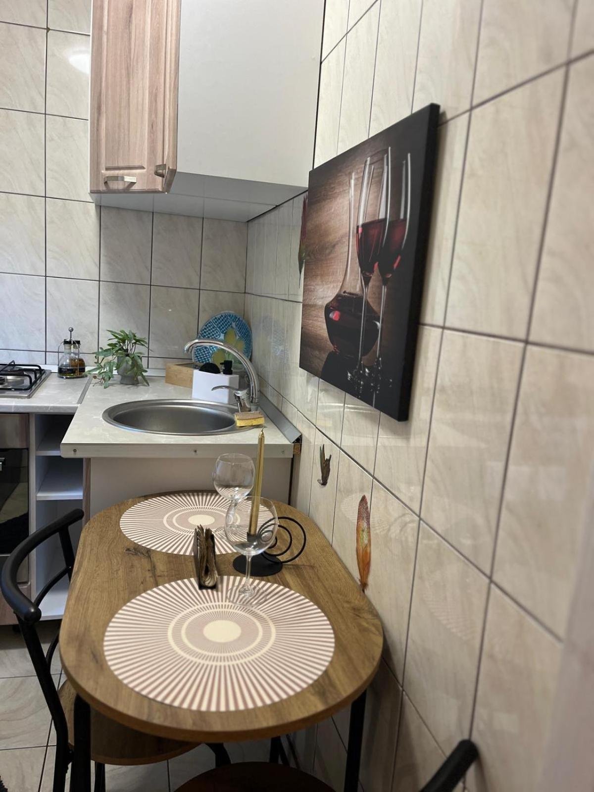 Apartament De Lux ไกรโอวา ภายนอก รูปภาพ