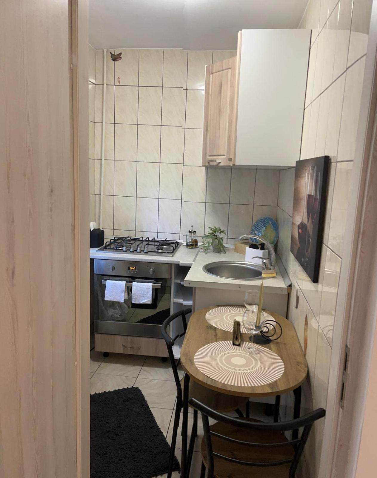Apartament De Lux ไกรโอวา ภายนอก รูปภาพ